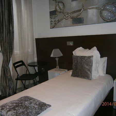 Thc Latina Hostel Мадрид Номер фото