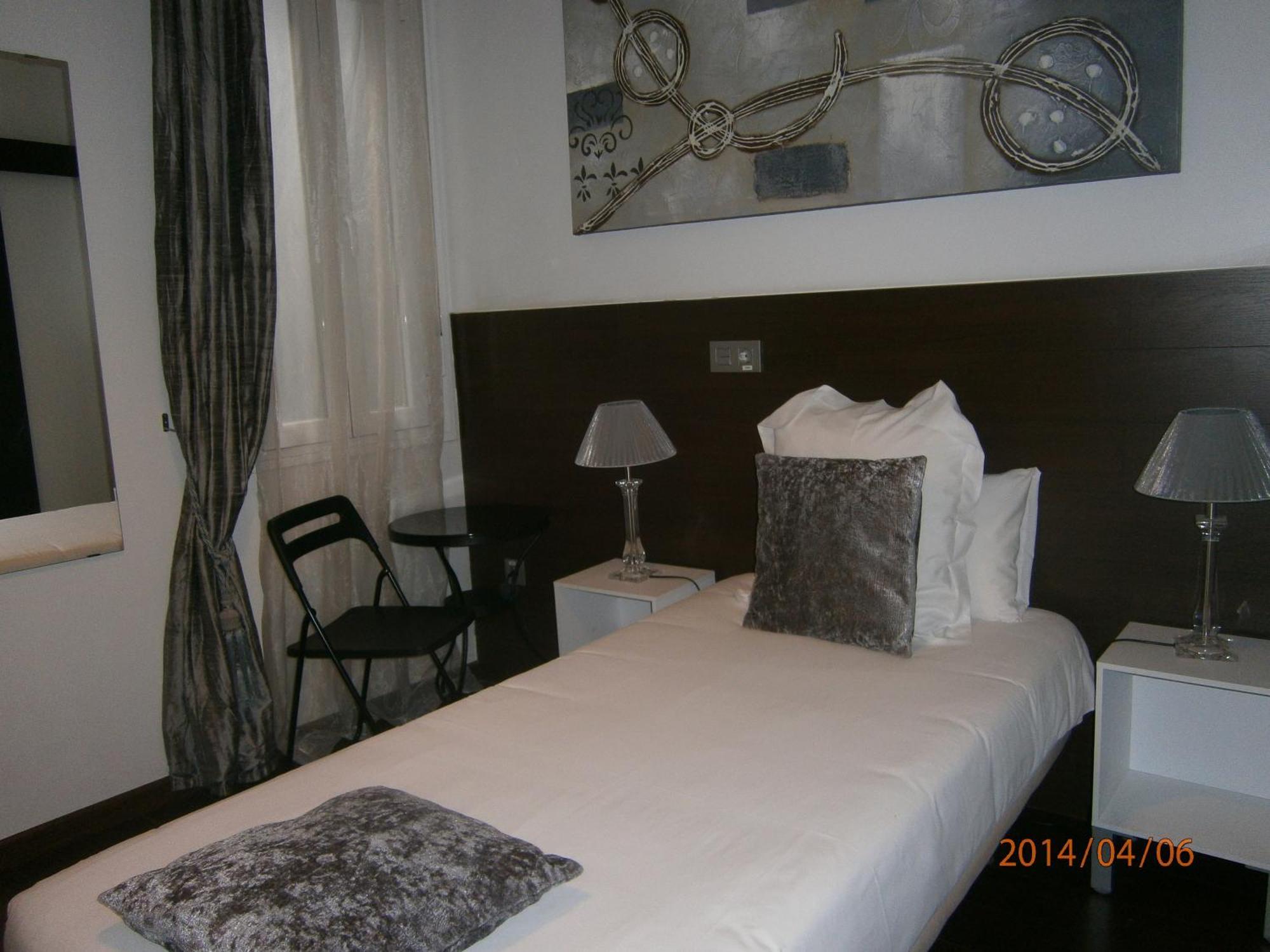 Thc Latina Hostel Мадрид Номер фото
