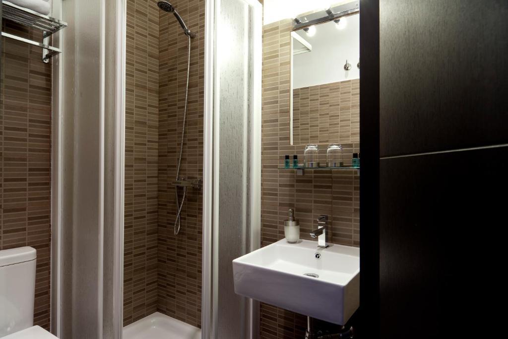 Thc Latina Hostel Мадрид Екстер'єр фото