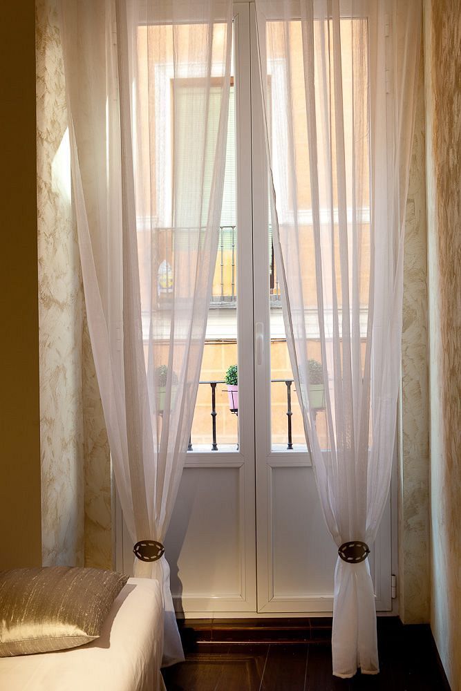 Thc Latina Hostel Мадрид Екстер'єр фото