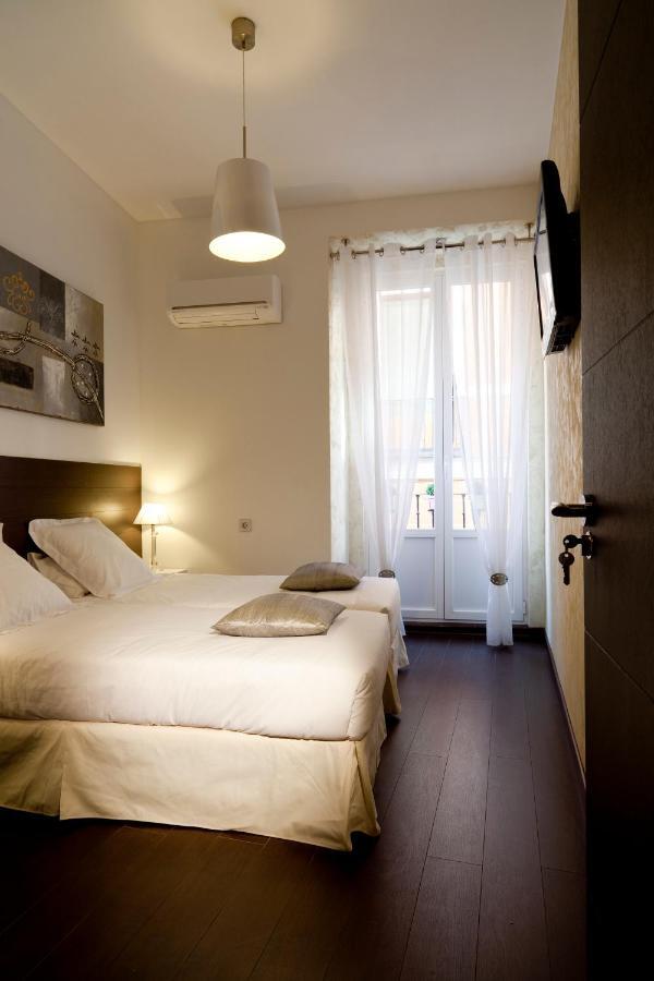 Thc Latina Hostel Мадрид Екстер'єр фото